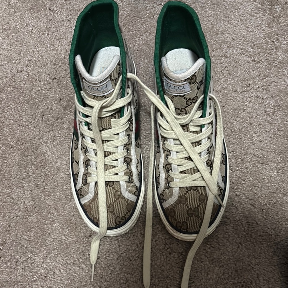 Gucci Cream and Green Sneakers with Iconic Design - Picture 2 of 7